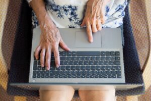 Essential Online Resources for Seniors Seeking Tech Support