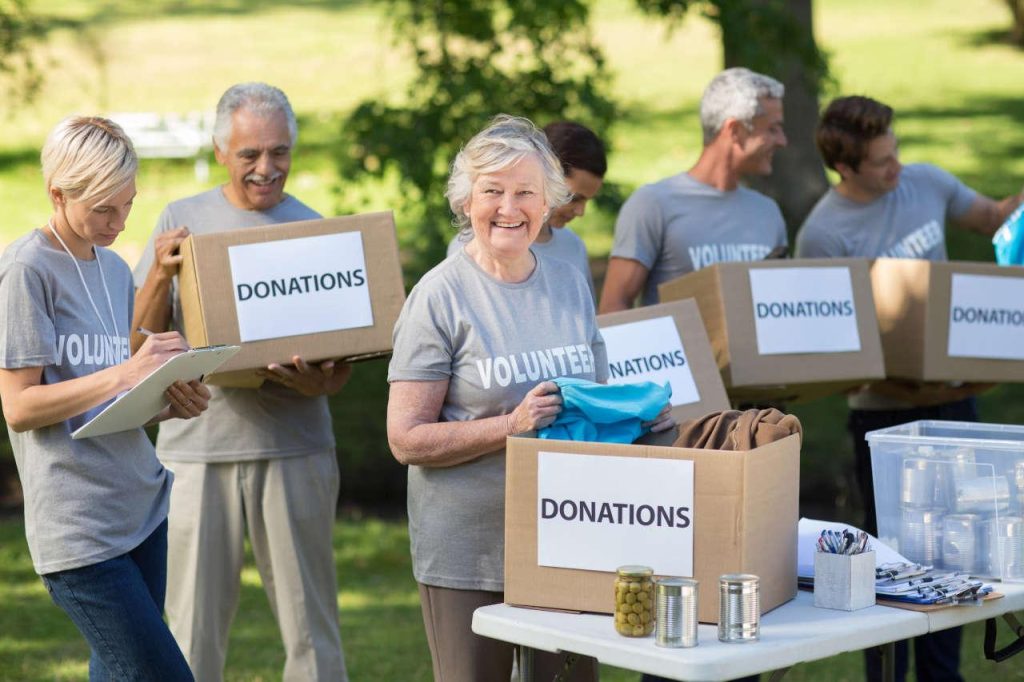 Heartfelt Connections: Why Seniors Thrive Through Volunteering